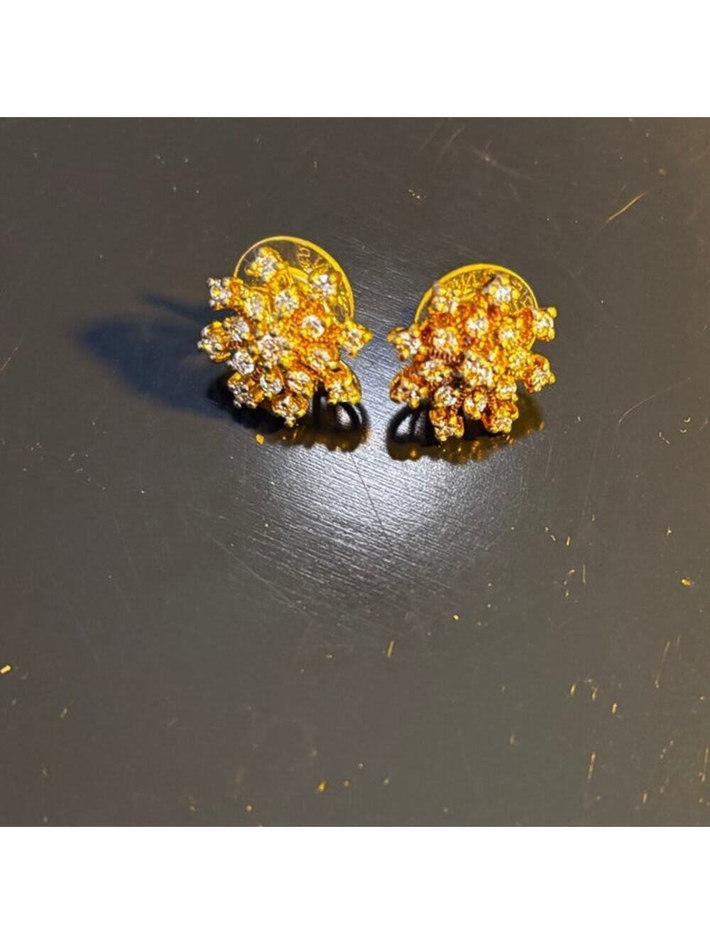 Premier Designs NWOT Gold Rhinestone Snowflake Pierced Earrings